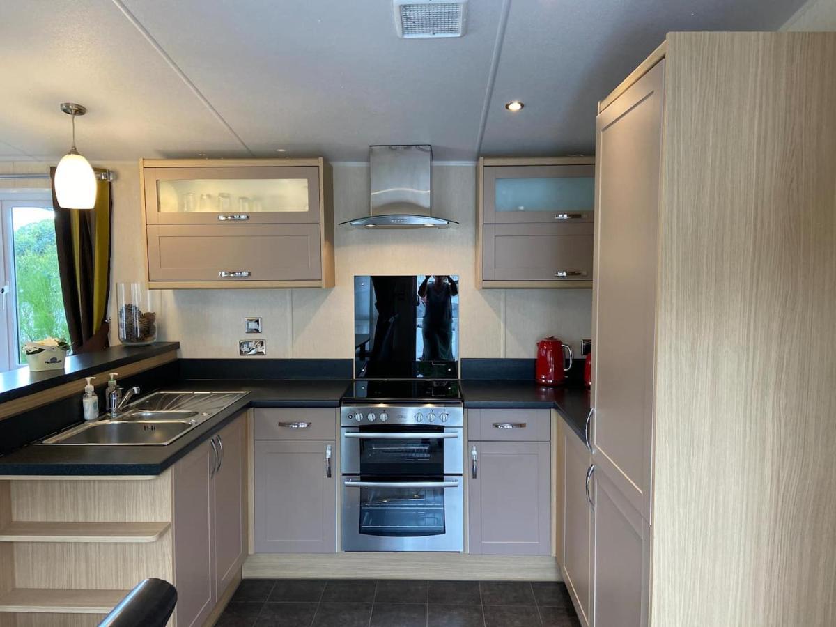 New Forest Retreat Shorefield Country Park Lymington Bagian luar foto