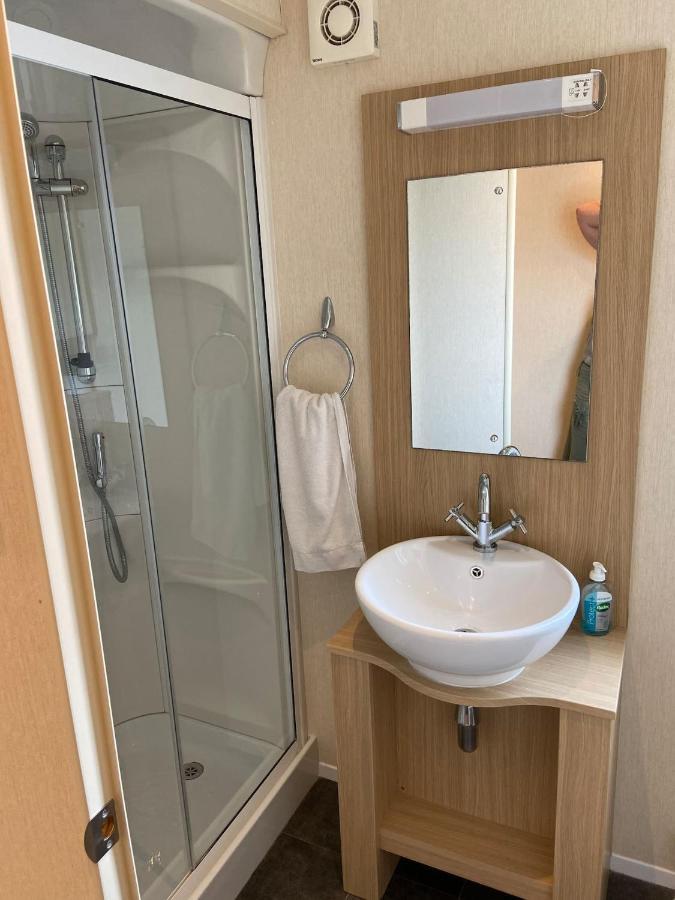 New Forest Retreat Shorefield Country Park Lymington Bagian luar foto